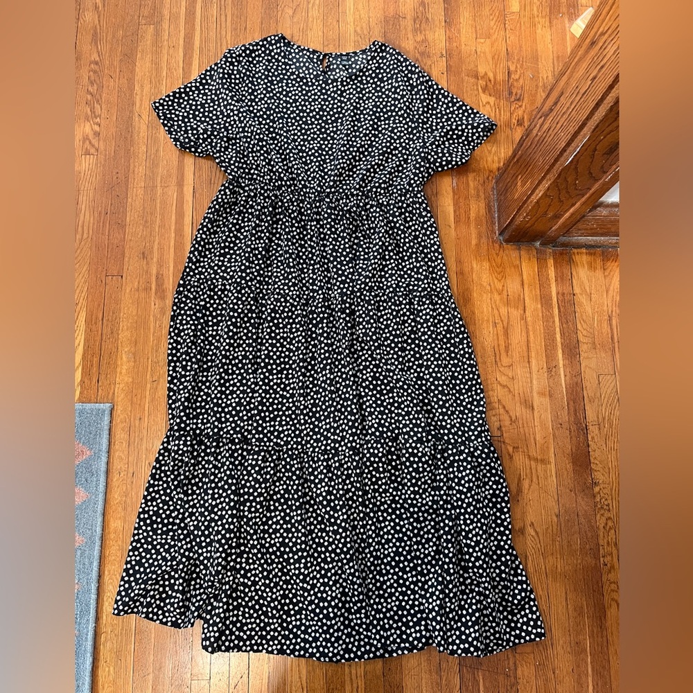 4X long, black and white dress with floral print